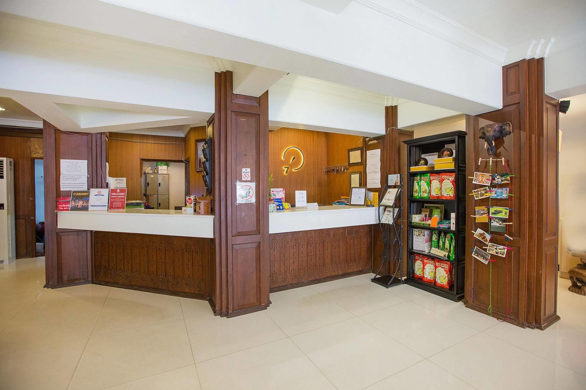 7天阳光酒店-清迈古城店 清邁 外观 照片